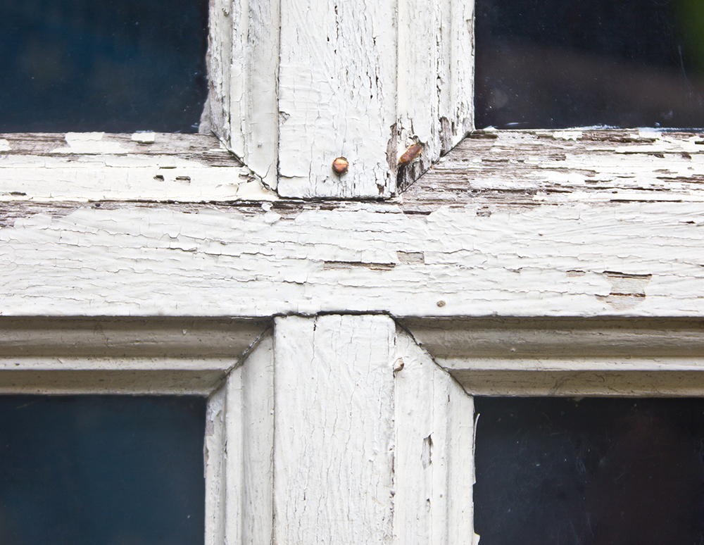 peeling lead paint on a window frame, 123RF, happymay