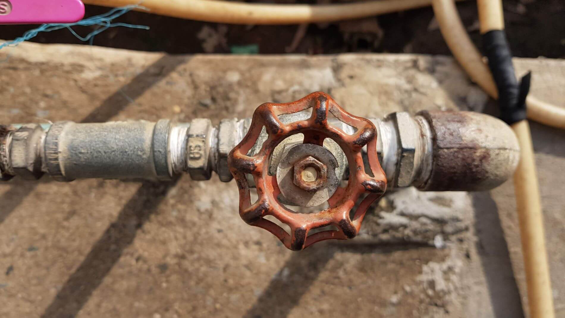 Pipe with valve.